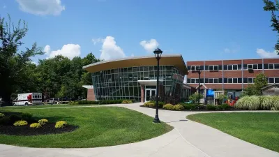 स्कूल का पीपल का पेड़ : दोस्ती की छांव कहानी Short Story in Hindi