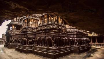 अलोरा की गुफाएं: शिल्पकला का अद्भुत संग्रह! अनोखे और रोचक तथ्य
