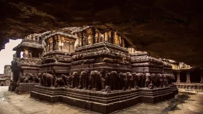 अलोरा की गुफाएं: शिल्पकला का अद्भुत संग्रह! अनोखे और रोचक तथ्य