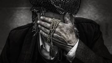 सपने में रोता हुआ आदमी देखना: जानिए ज्योतिष और मनोविज्ञान के नजरिए से